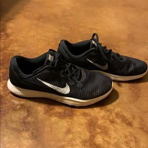 Nike shoes size 9 black and white